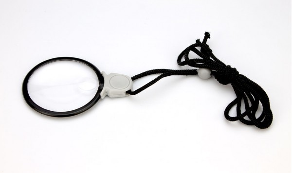 Лупа пластикова NL8851 на шнурку (лінза скло)  фото 